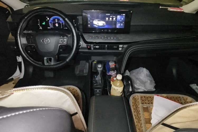 Used Toyota Camry 2024 Dual-Motor 2.0 HGVP Luxury Edition Center Console