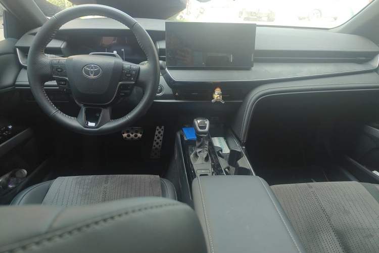 Used Toyota Camry 2024 Dual-Motor 2.0HS Sport Edition Center Console