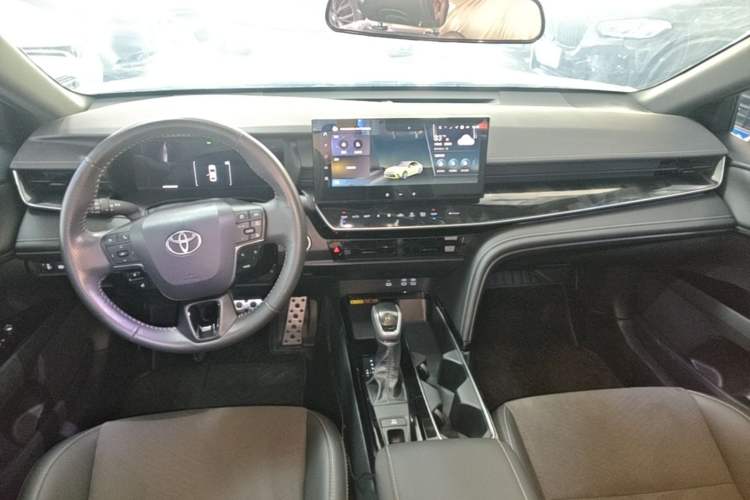 Used Toyota Camry 2024 Dual-Motor 2.0 HXS Sport Plus Edition Center Console