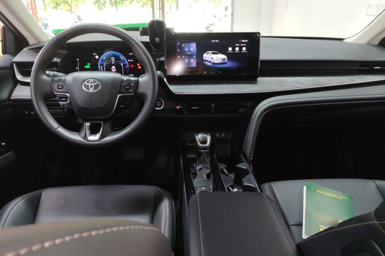 Used Toyota Camry 2024 Dual-Motor 2.0 HGVP Luxury Edition Center Console