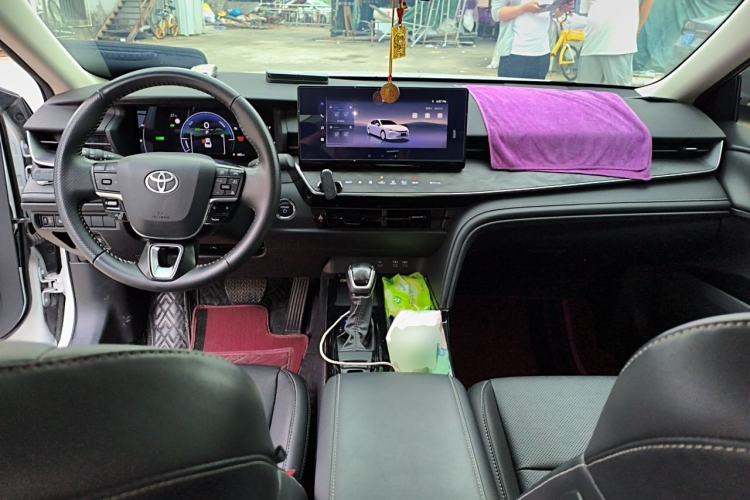 Used Toyota Camry 2024 Dual-Motor 2.0 HGVP Luxury Edition Center Console
