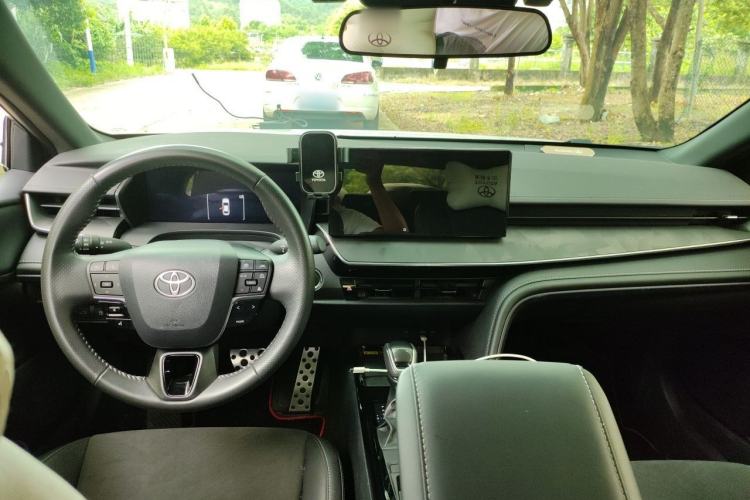 Used Toyota Camry 2024 Dual-Motor 2.0 HXS Sport Plus Edition Center Console