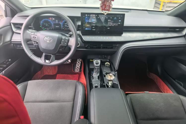 Used Toyota Camry 2024 Dual-Motor 2.0 HXS Sport Plus Edition Center Console