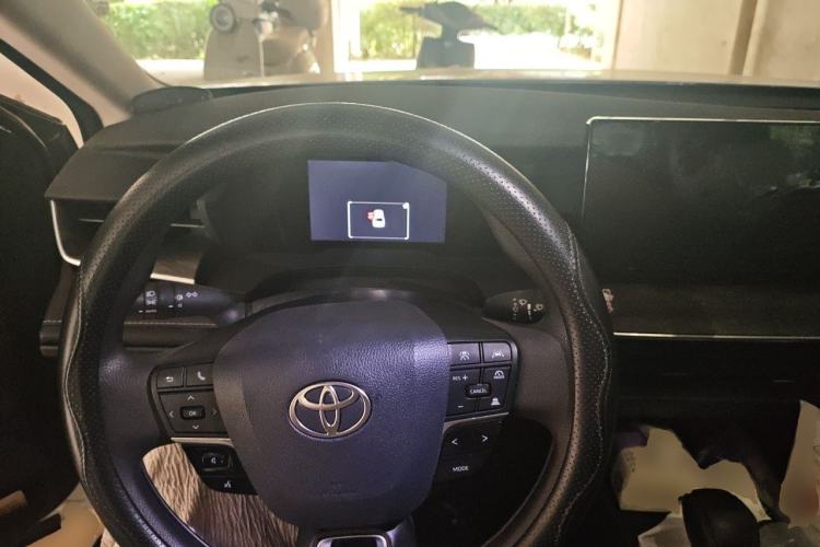 Used Toyota Camry 2024 2.0E Elite Edition Center Console