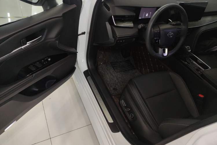 Used Toyota Camry 2024 Dual-Motor 2.0 HGVP Luxury Edition Driver Seat