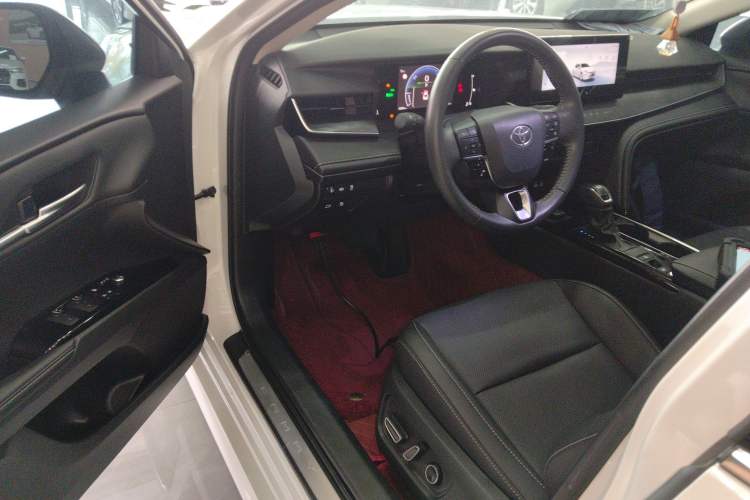 Used Toyota Camry 2024 Dual-Motor 2.0 HGVP Luxury Edition Driver Seat