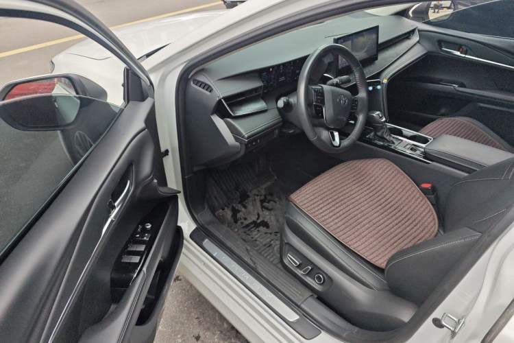 Used Toyota Camry 2024 Dual-Motor 2.0 HG Premium Edition Driver Seat