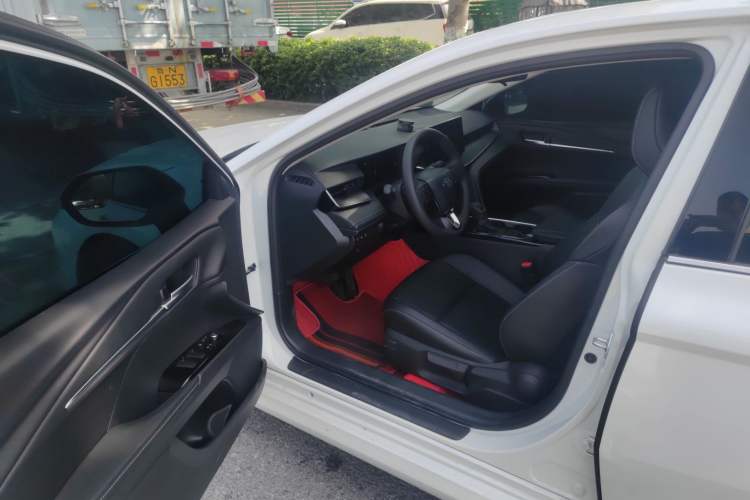 Used Toyota Camry 2024 Dual-Motor 2.0 HE Elite Edition Driver Seat