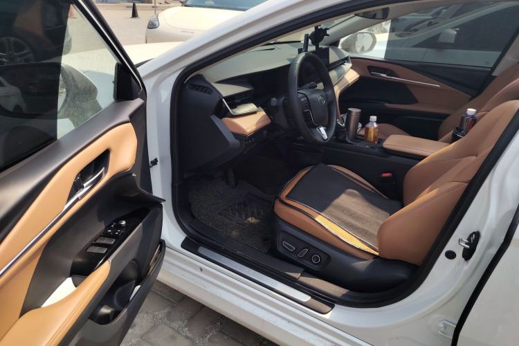 Used Toyota Camry 2024 Dual-Motor 2.0 HGVP Luxury Edition Driver Seat