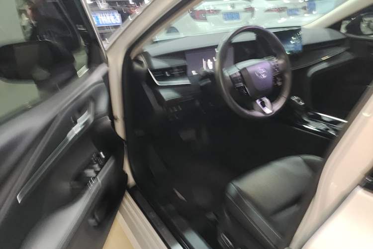 Used Toyota Camry 2024 Dual-Motor 2.0 HG Premium Edition Driver Seat