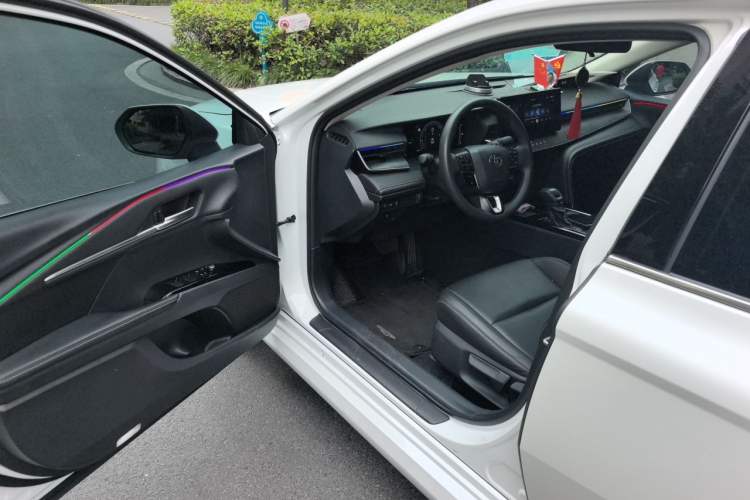 Used Toyota Camry 2024 Dual-Motor 2.0 HE Elite Edition Driver Seat