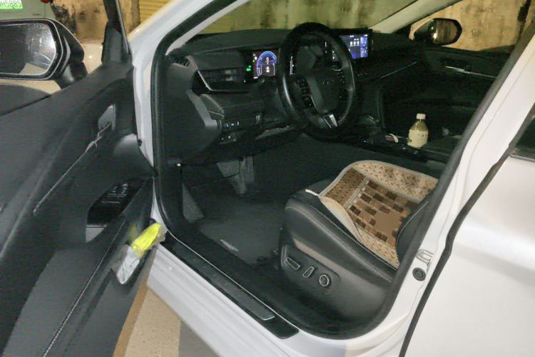 Used Toyota Camry 2024 Dual-Motor 2.0 HGVP Luxury Edition Driver Seat