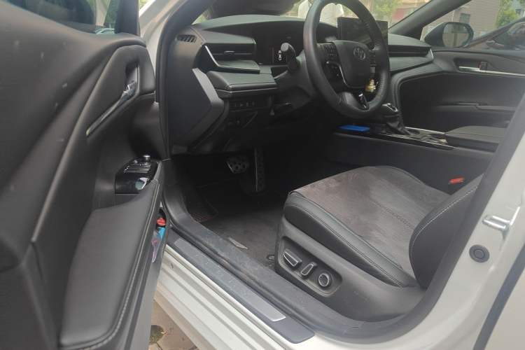Used Toyota Camry 2024 Dual-Motor 2.0HS Sport Edition Driver Seat