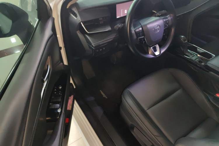 Used Toyota Camry 2024 Dual-Motor 2.0 HE Elite Edition Driver Seat