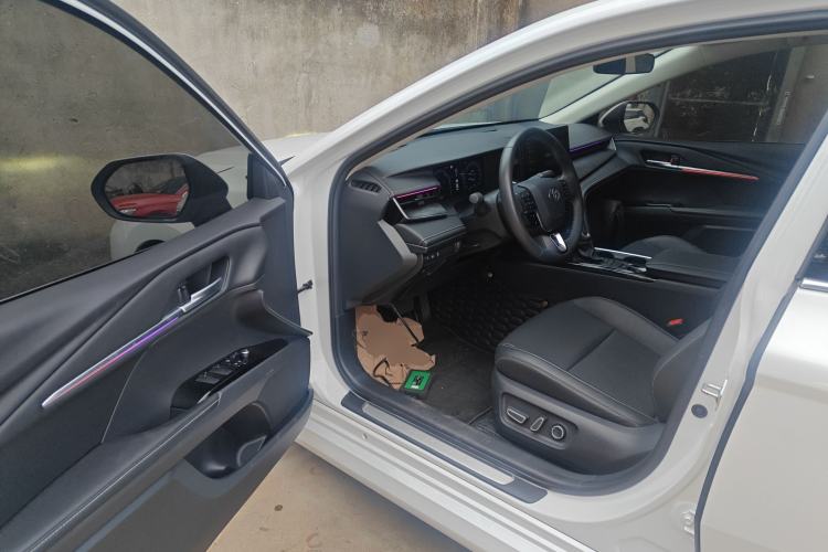 Used Toyota Camry 2024 Dual-Motor 2.0 HG Premium Edition Driver Seat