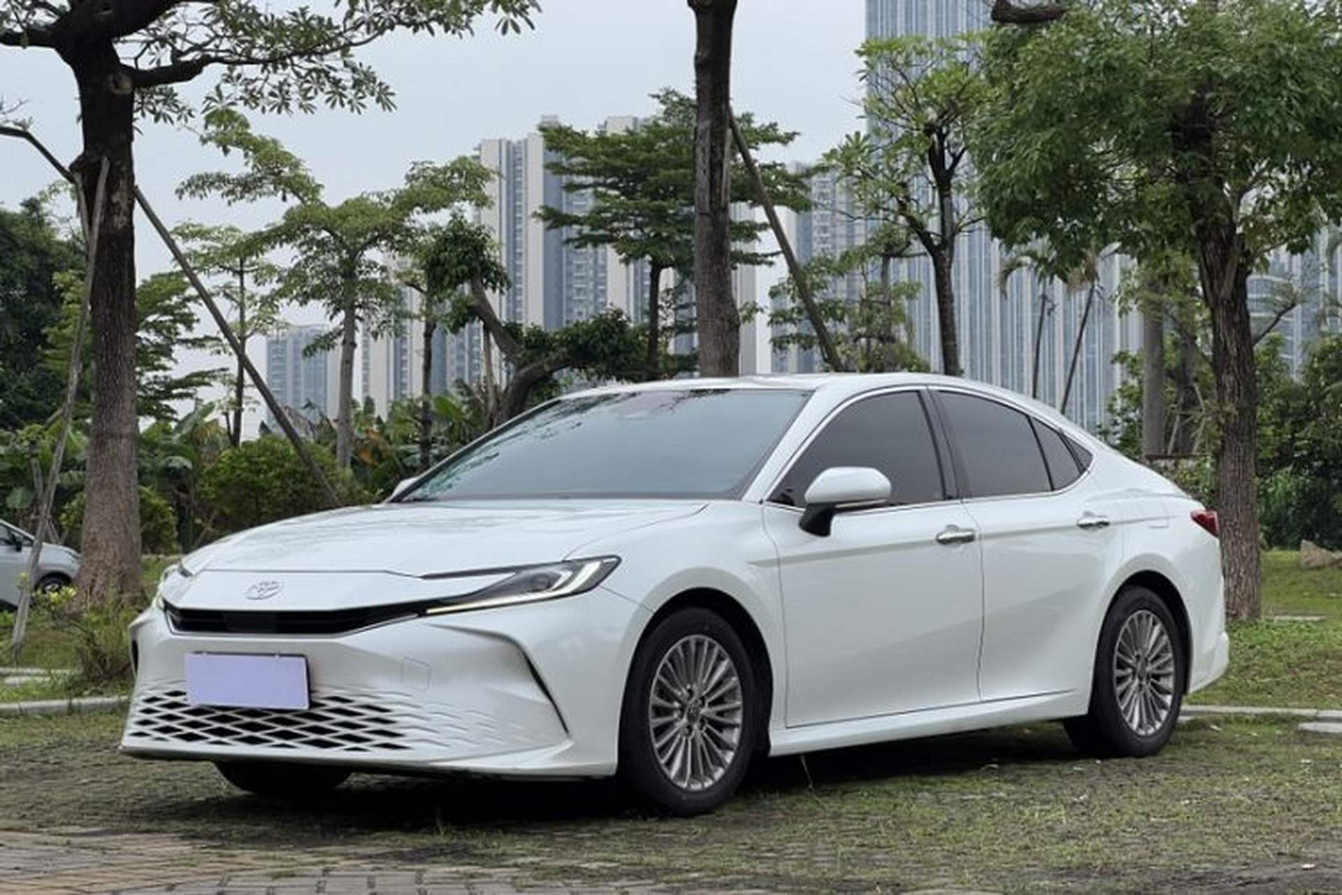 Used Toyota Camry 2024 2.0 GVP Luxury Edition Exterior 3