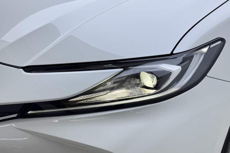 Used Toyota Camry 2024 Dual-Motor 2.0 HG Premium Edition Exterior 4