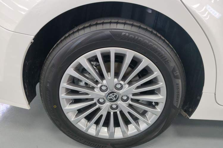 Used Toyota Camry 2024 Dual-Motor 2.0 HG Premium Edition Exterior 5