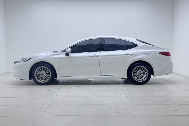 Used Toyota Camry 2024 Dual-Motor 2.0 HG Premium Edition Exterior 6