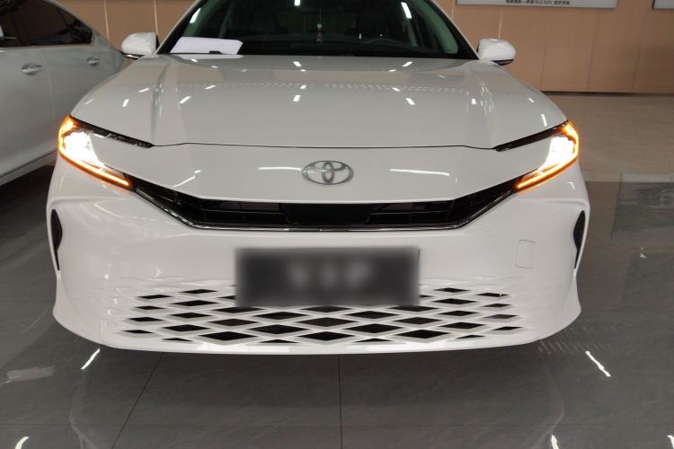 Used Toyota Camry 2024 Dual-Motor 2.0 HGVP Luxury Edition Front