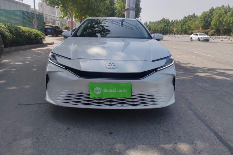 Used Toyota Camry 2024 Dual-Motor 2.0 HE Elite Edition Front