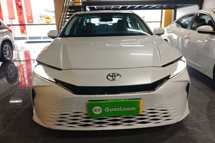 Used Toyota Camry 2024 Dual-Motor 2.0 HE Elite Edition Front
