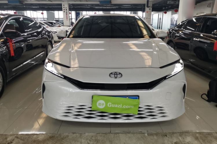 Used Toyota Camry 2024 Dual-Motor 2.0 HE Elite Edition Front
