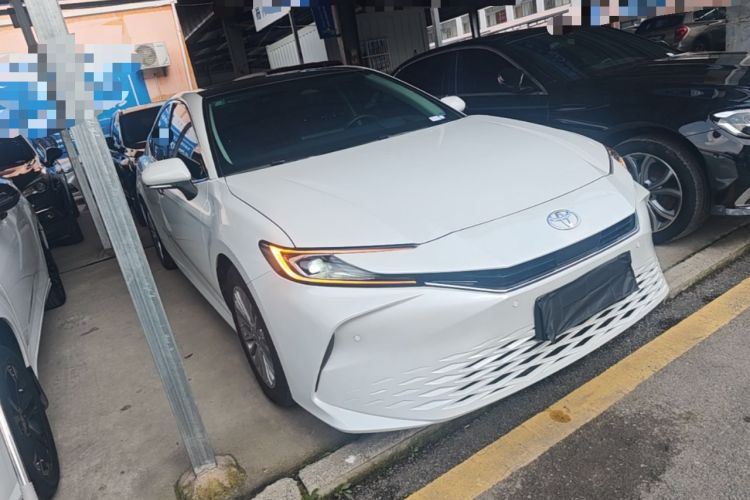 Used Toyota Camry 2024 2.0G Prestige Edition Front Right 45 Deg
