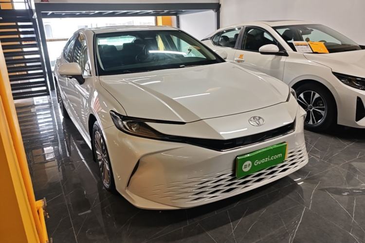 Used Toyota Camry 2024 Dual-Motor 2.0 HE Elite Edition Front Right 45 Deg