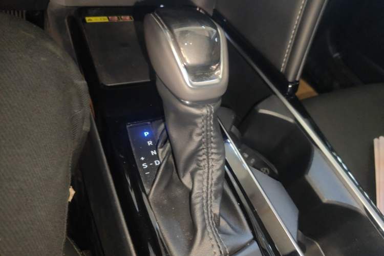Used Toyota Camry 2024 Dual-Motor 2.0 HG Premium Edition Gear Lever