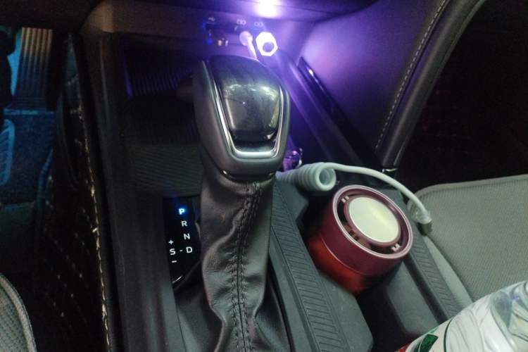 Used Toyota Camry 2024 2.0 GVP Luxury Edition Gear Lever