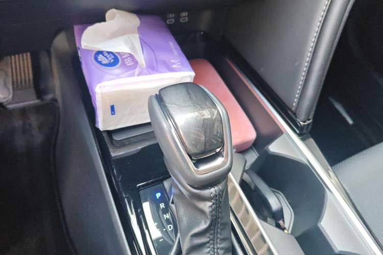 Used Toyota Camry 2024 Dual-Motor 2.0 HGVP Luxury Edition Gear Lever