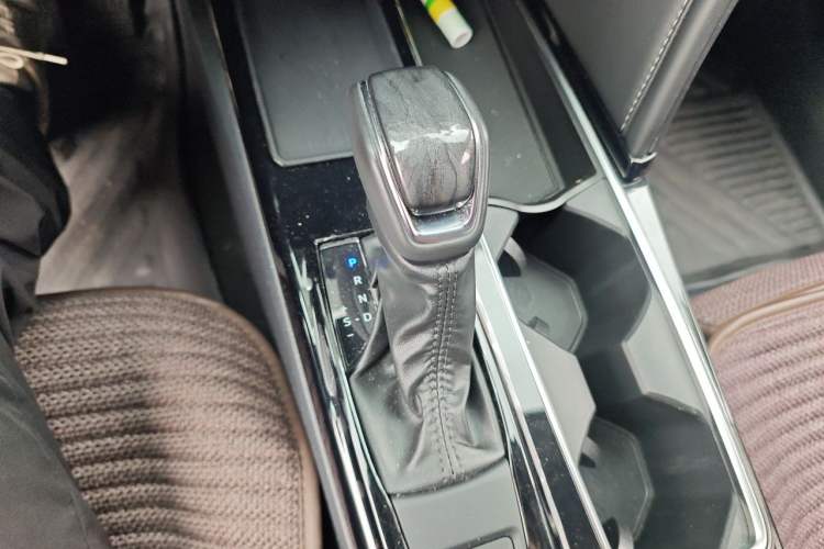 Used Toyota Camry 2024 Dual-Motor 2.0 HG Premium Edition Gear Lever