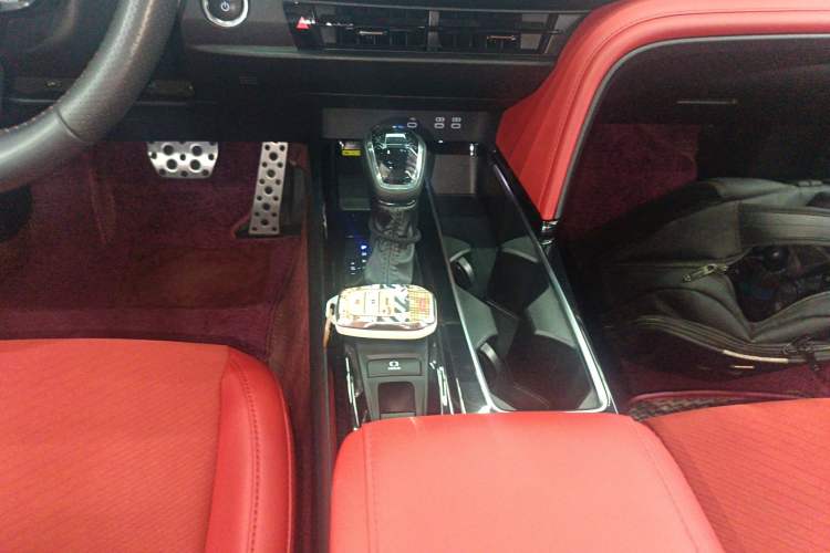 Used Toyota Camry 2024 Dual-Motor 2.0HS Sport Edition Gear Lever