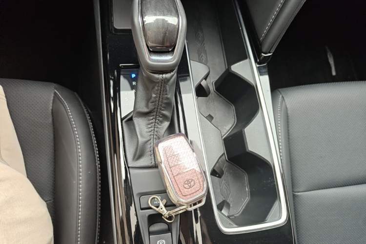 Used Toyota Camry 2024 Dual-Motor 2.0 HGVP Luxury Edition Gear Lever