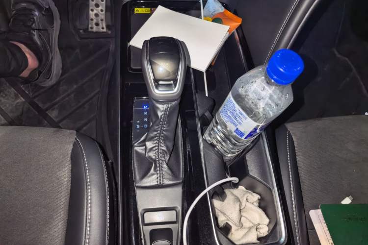 Used Toyota Camry 2024 Dual-Motor 2.0HS Sport Edition Gear Lever