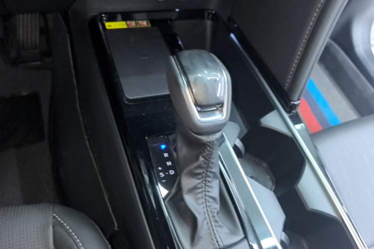Used Toyota Camry 2024 Dual-Motor 2.0 HG Premium Edition Gear Lever