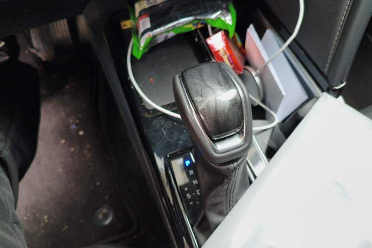 Used Toyota Camry 2024 Dual-Motor 2.0 HG Premium Edition Gear Lever