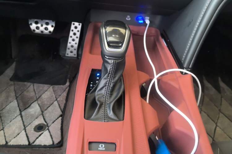 Used Toyota Camry 2024 Dual-Motor 2.0 HXS Sport Plus Edition Gear Lever