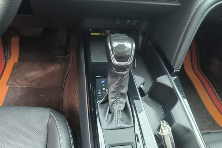 Used Toyota Camry 2024 2.0 GVP Luxury Edition Gear Lever