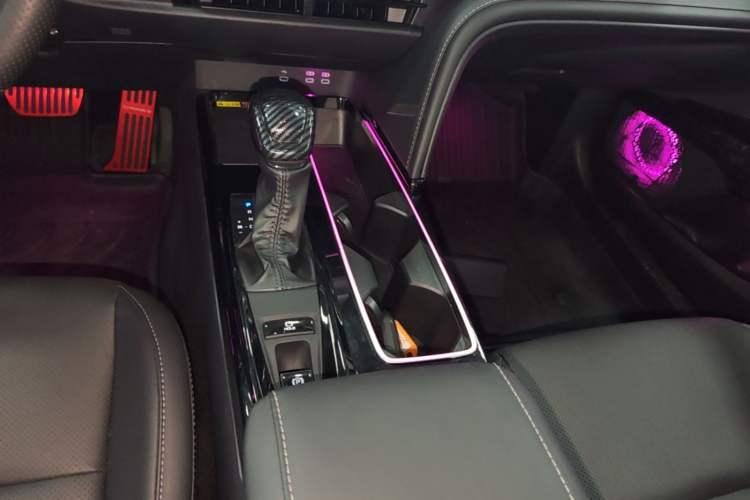 Used Toyota Camry 2024 2.0 GVP Luxury Edition Gear Lever