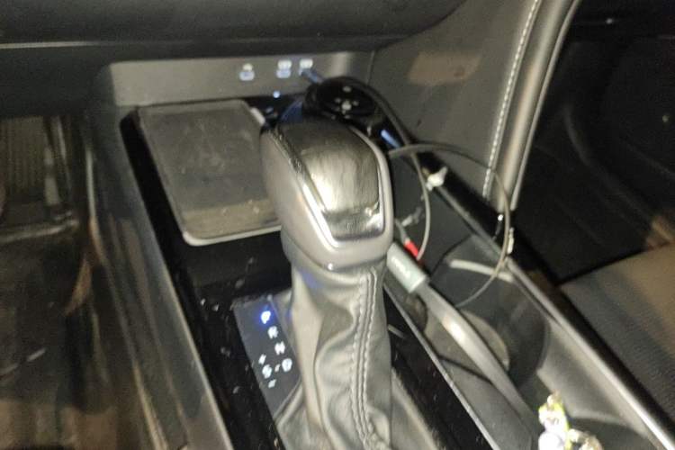 Used Toyota Camry 2024 Dual-Motor 2.0 HG Premium Edition Gear Lever