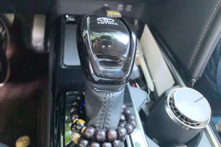 Used Toyota Camry 2024 2.0E Elite Edition Gear Lever