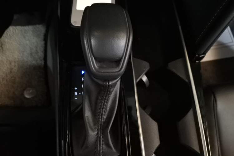 Used Toyota Camry 2024 Dual-Motor 2.0 HE Elite Edition Gear Lever
