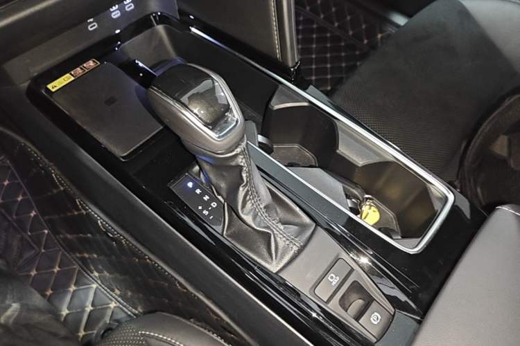 Used Toyota Camry 2024 Dual-Motor 2.0 HXS Sport Plus Edition Gear Lever