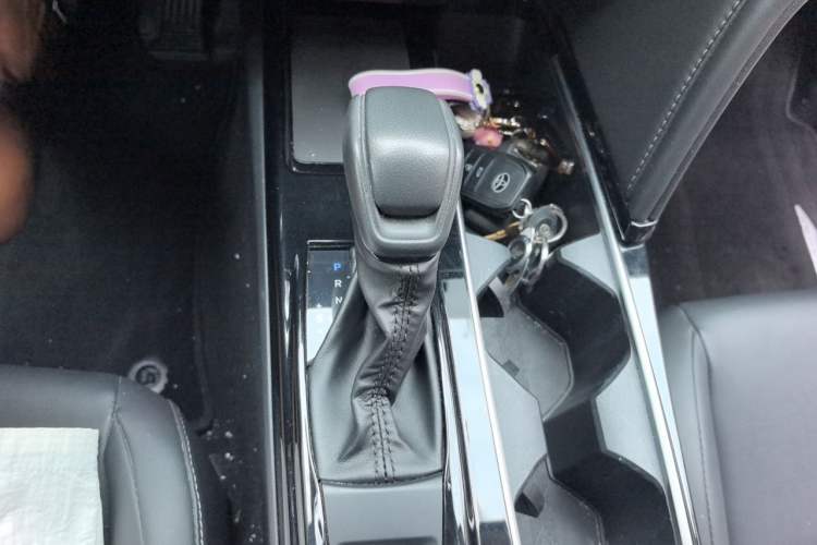 Used Toyota Camry 2024 Dual-Motor 2.0 HE Elite Edition Gear Lever