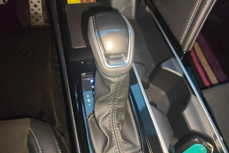 Used Toyota Camry 2024 Dual-Motor 2.0 HXS Sport Plus Edition Gear Lever