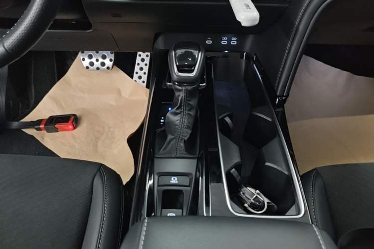 Used Toyota Camry 2024 2.0S Sport Edition Gear Lever