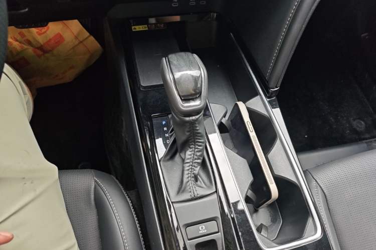 Used Toyota Camry 2024 Dual-Motor 2.0 HG Premium Edition Gear Lever