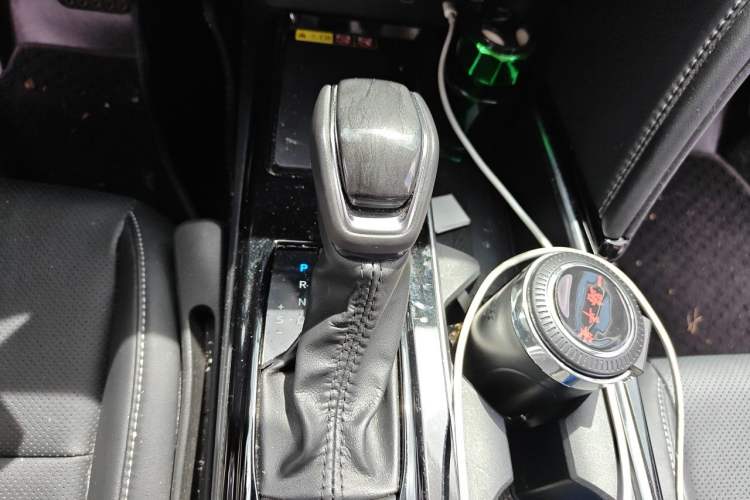 Used Toyota Camry 2024 Dual-Motor 2.0 HGVP Luxury Edition Gear Lever